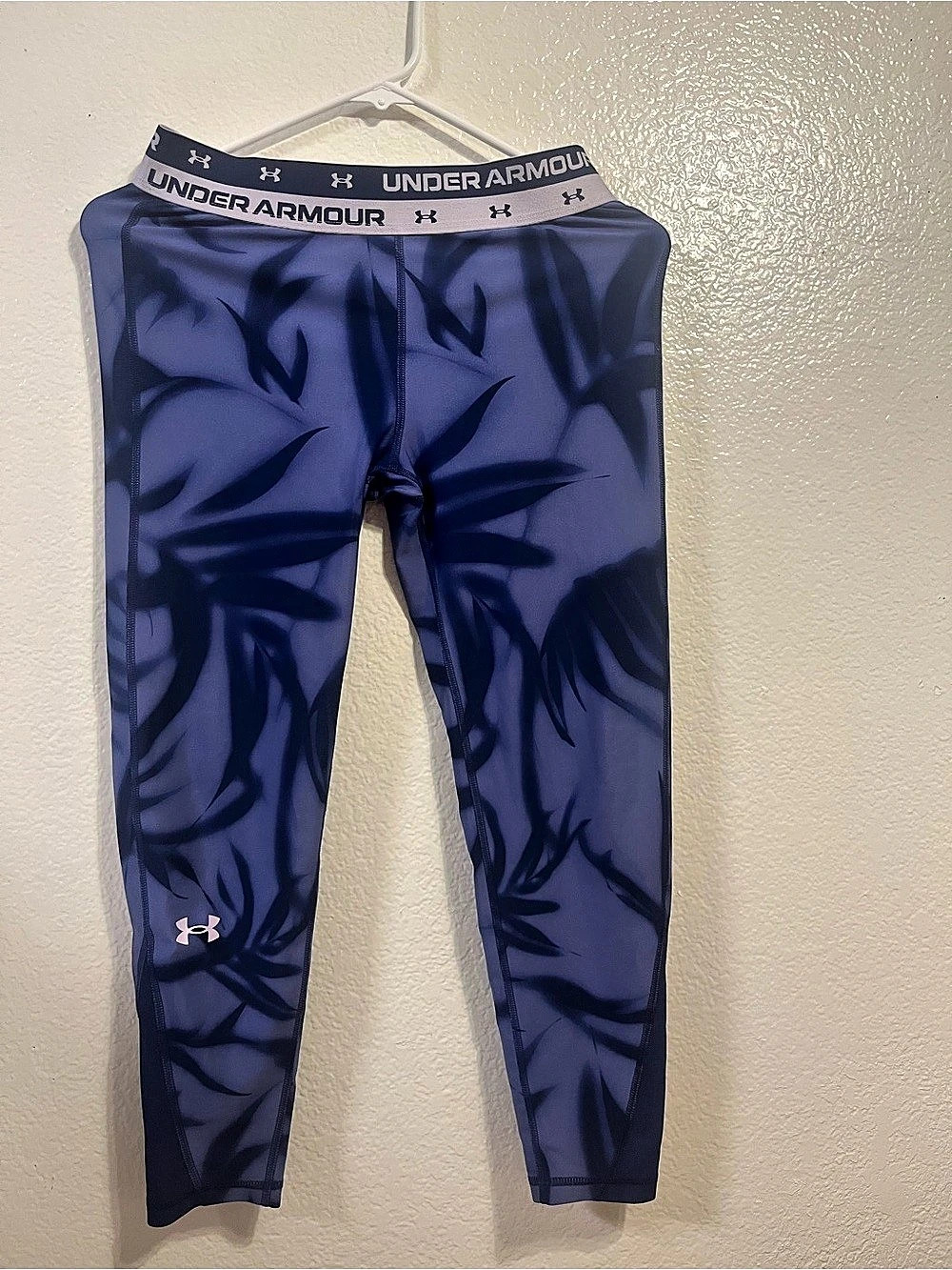 Under Armour Boys Large Blue Printed Athletic Leggings Like New